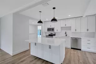 2647 Sydelle St, Sarasota, FL 34237 - Photo 11