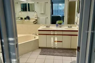 7186 Lakeside Dr, Sarasota, FL 34243 - Photo 13