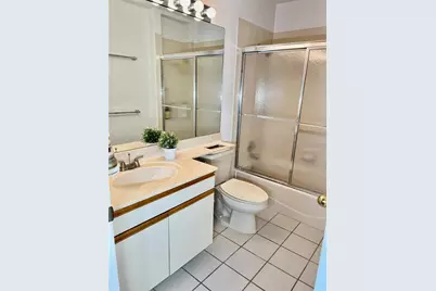 7186 Lakeside Drive, Sarasota, FL 34243 - Photo 15