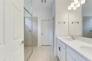1989 Splashrail Ln, Sarasota, FL 34240 - Photo 45