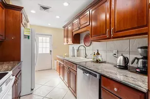 1387 Moonmist Dr, Sarasota, FL 34242 - Photo 23