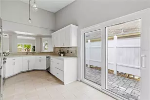 7795 Pine Trace, Sarasota, FL 34243 - Photo 15