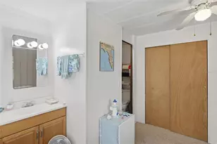 921 Faith Cir E, Bradenton, FL 34212 - Photo 9