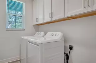 3092 Via Sienna Cir, Sarasota, FL 34243 - Photo 37