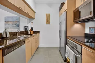 31 SE 5th St, Miami, FL 33131 - Photo 7