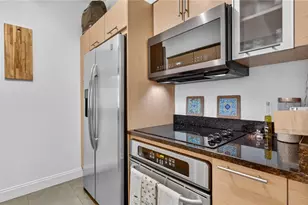 31 SE 5th St, Miami, FL 33131 - Photo 9