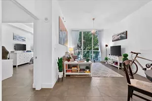 31 SE 5th St, Miami, FL 33131 - Photo 5