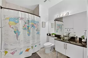 31 SE 5th St, Miami, FL 33131 - Photo 25