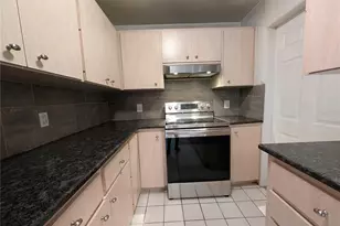 4031 Iola Dr, Sarasota, FL 34231 - Photo 5