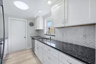 104 Whispering Sands Dr, Sarasota, FL 34242 - Photo 9