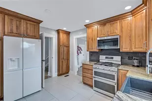 206 20th St W, Bradenton, FL 34205 - Photo 9