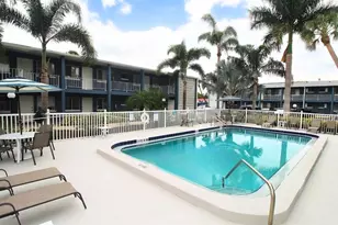 3001 Bee Ridge Rd, Sarasota, FL 34239 - Photo 15