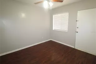 3001 Bee Ridge Rd, Sarasota, FL 34239 - Photo 7