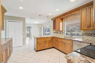 3215 Pine Valley Dr, Sarasota, FL 34239 - Photo 7