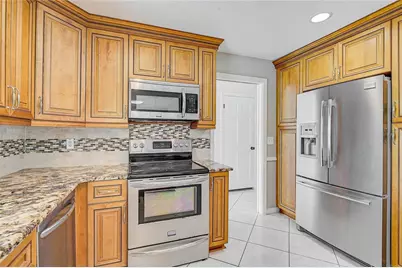 3215 Pine Valley Drive, Sarasota, FL 34239 - Photo 9