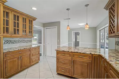 3215 Pine Valley Drive, Sarasota, FL 34239 - Photo 9