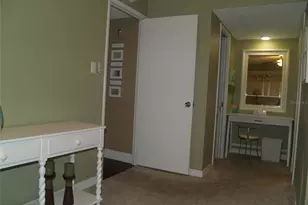 7461 W Country Club Dr N, Sarasota, FL 34243 - Photo 7