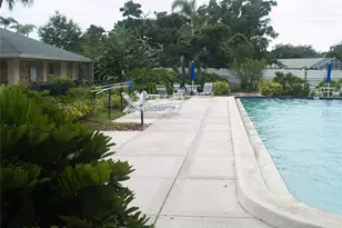 7461 W Country Club Dr N, Sarasota, FL 34243 - Photo 17