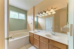 3931 Yellowstone Cir, Sarasota, FL 34233 - Photo 23