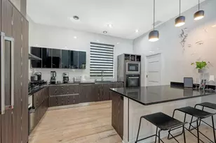 1899 Vamo Way, Sarasota, FL 34231 - Photo 9