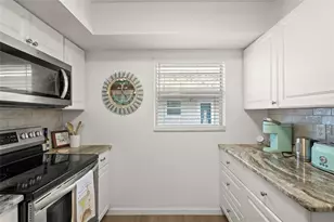 1310 Glen Oaks Dr E, Sarasota, FL 34232 - Photo 13