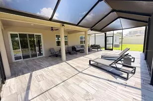 12055 Forest Manor Ln, Seffner, FL 33584 - Photo 5