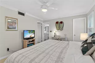 1128 W Peppertree Ln, Sarasota, FL 34242 - Photo 17