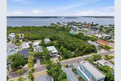 2811 Avenue C, Holmes Beach, FL 34217 - Photo 39