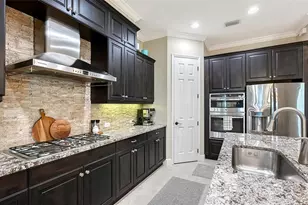 8215 Larkspur Cir, Sarasota, FL 34241 - Photo 11