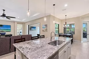 8215 Larkspur Cir, Sarasota, FL 34241 - Photo 9