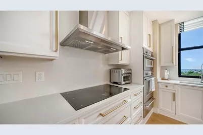 1241 Gulf Of Mexico Drive #408, Longboat Key, FL 34228 - Photo 33