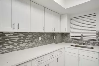 4013 Lake Bayshore Dr #107, Bradenton, FL 34205 - Photo 9