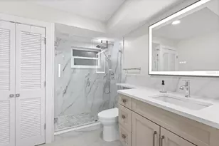 800 Benjamin Franklin Dr, Sarasota, FL 34236 - Photo 15