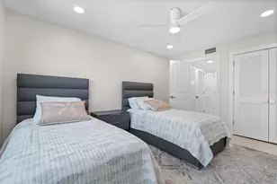 800 Benjamin Franklin Dr, Sarasota, FL 34236 - Photo 17