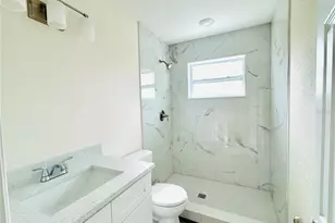 9805 N Myrtle St, Tampa, FL 33617 - Photo 5