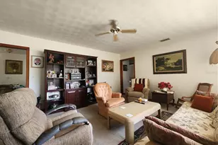 1604 28th St W, Bradenton, FL 34205 - Photo 3