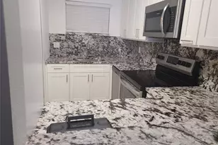 2763 Woodgate Ln, Sarasota, FL 34231 - Photo 5