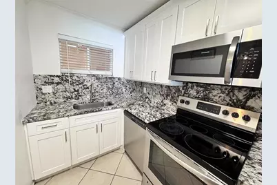 2763 Woodgate Lane #204, Sarasota, FL 34231 - Photo 7