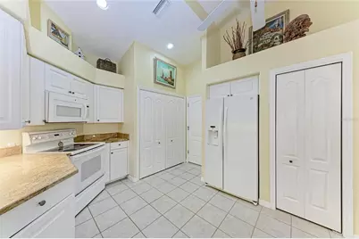 3883 Alamanda Drive, Sarasota, FL 34238 - Photo 9