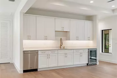 3800 Flores Avenue, Sarasota, FL 34239 - Photo 17