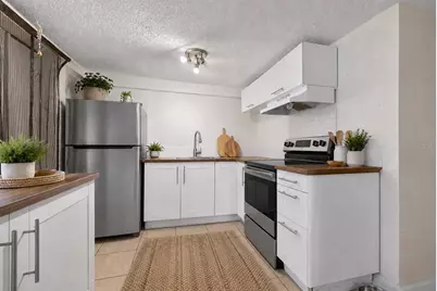 1059 5th Street N, Saint Petersburg, FL 33701 - Photo 3