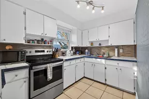 1059 5th St N, Saint Petersburg, FL 33701 - Photo 9
