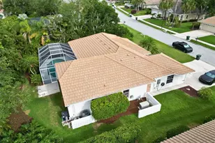 4824 Hanging Moss Ln, Sarasota, FL 34238 - Photo 5