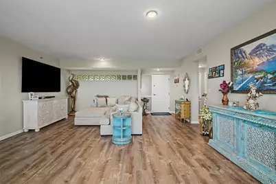 5408 Eagles Point Circle #302, Sarasota, FL 34231 - Photo 9