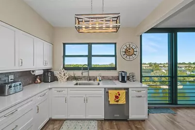 5408 Eagles Point Circle #302, Sarasota, FL 34231 - Photo 17