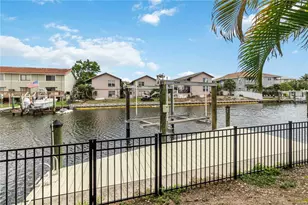 1004 Spindle Palm Way, Apollo Beach, FL 33572 - Photo 3