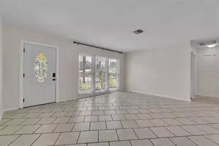 355 McArthur Ave, Sarasota, FL 34243 - Photo 9