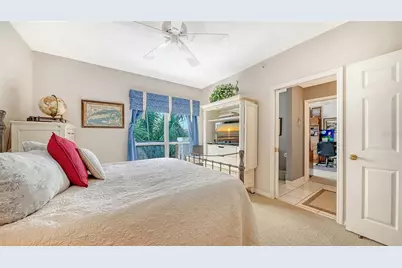 5420 Eagles Point Circle #406, Sarasota, FL 34231 - Photo 13