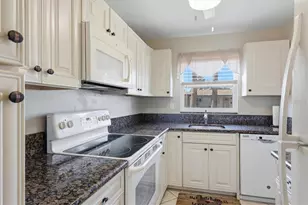 2809 Swifton Dr, Sarasota, FL 34231 - Photo 9