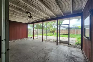 848 Ponderosa Pine Ln, Sarasota, FL 34243 - Photo 11